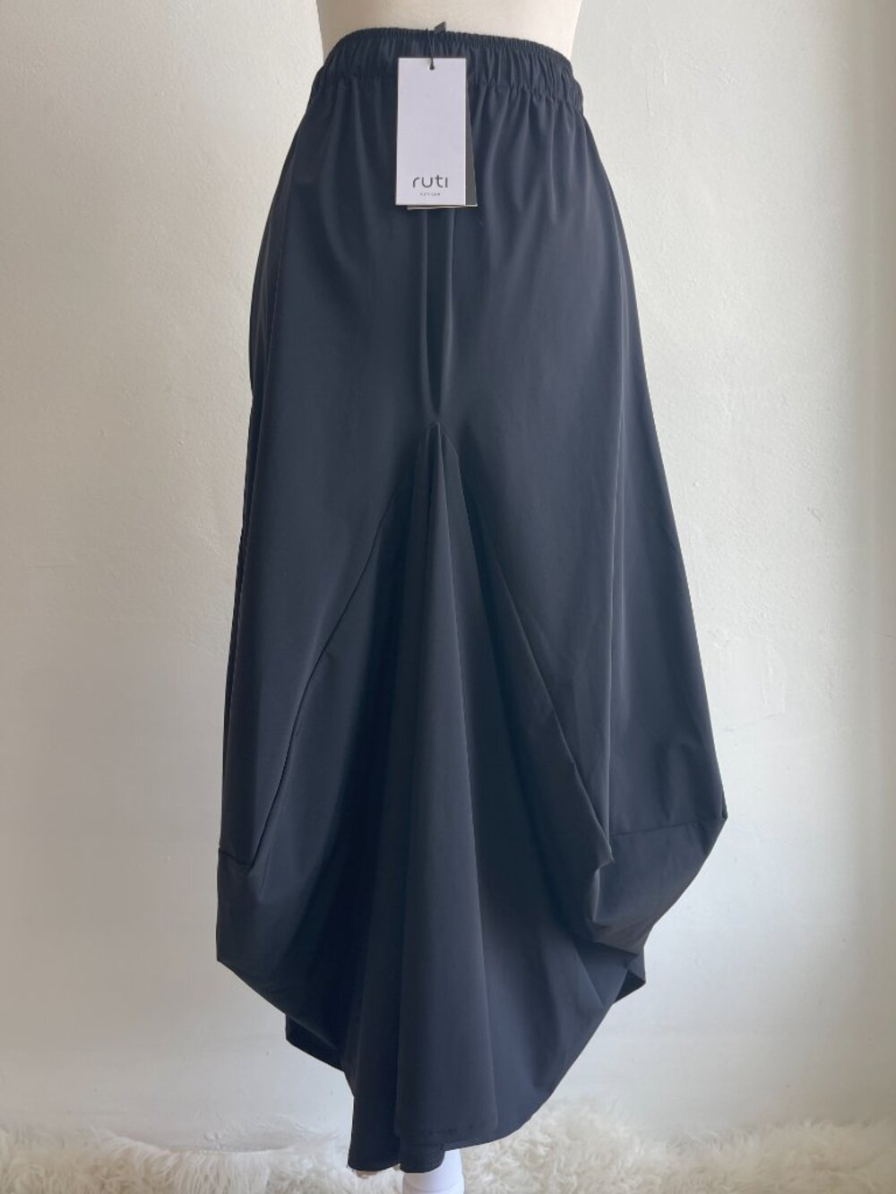 RUTI The Go-To Skirt Black - Picture 4 of 4